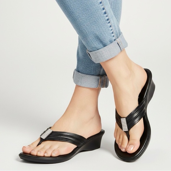 🆕 Italian Shoemakers - Black Rhinestone Sandals - Picture 2 of 6